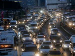 İstanbul'da okulların açılmasıyla trafikte yoğunluk yaşandı