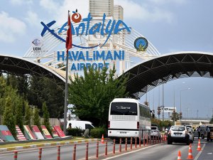 Antalya'ya havayoluyla gelen turist sayısı yüzde 13 arttı