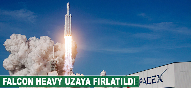 Dünyanın en güçlü roketi Falcon Heavy uzaya fırlatıldı
