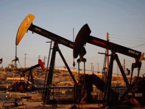 Brent petrolün varili 77.47 dolar