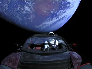 Uzaya yollanan Tesla 1 yılda paramparça olabilir