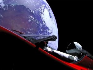 Tesla Roadster dünyaya çarpabilir!