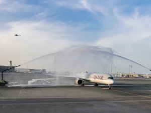 Qatar Airways'e ait Airbus A350-1000 Katar'a geldi