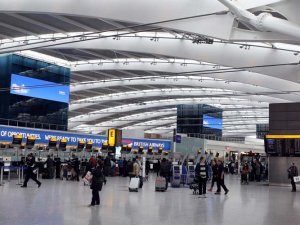 İngiliz havalimanlarında güvenlik önlemleri artırılıyor