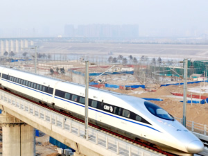 Çin, 400 km hıza ulaşan yüksek hızlı tren geliştiriyor
