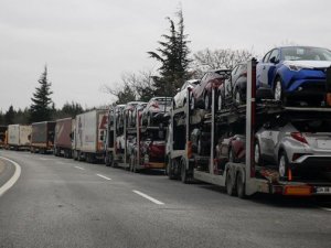 Avrupa'ya açılan sınır kapılarında TIR yoğunluğu oluştu