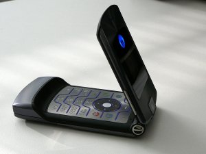 Motorola’nın efsane telefonu RAZR geri dönüyor!