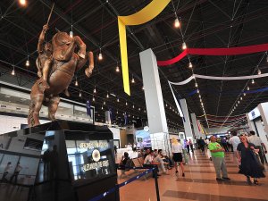 Üsküp Havalimanı'ndaki Büyük İskender heykeli kaldırıldı