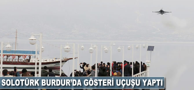 SOLOTÜRK, Burdur'da gösteri uçuşu yaptı