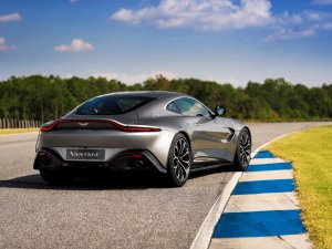 Aston Martin’in yeni “Vantage” modeli Cenevre’de tanıtıldı