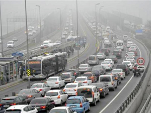 İstanbul'da sis ulaşımı etkiledi