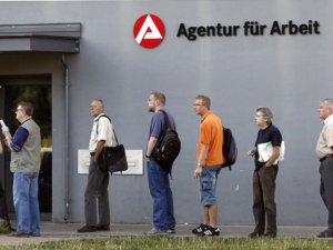 Almanya'da işsizlik, rekor seviyeye geriledi