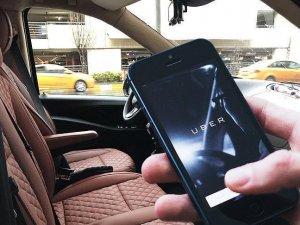 Uber, Atina'da faaliyetlerini durduruyor