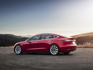 Tesla, Model 3 üretimine ara verdi