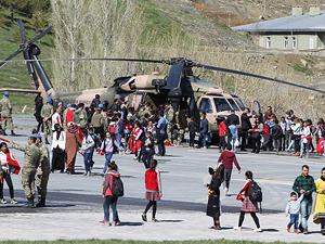 Helikopterler çocuklar için havalandı