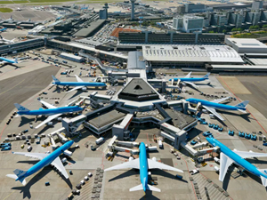 Amsterdam Schiphol Havaalanı'nda uçuşlar durdu