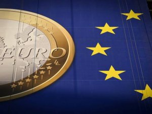 Euro Bölgesi'nde ekonomik faaliyet hız kesti