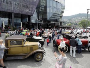 Saraybosna'da klasik otomobil ve motosikletler buluştu