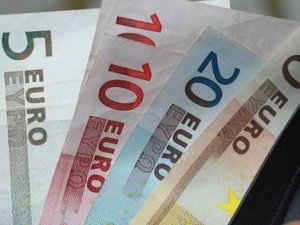 Euro Bölgesi'nde yatırımcı güveni 4 aydır düşüyor