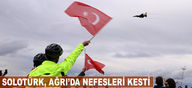 SOLOTÜRK, Ağrı Dağı'nda gösteri uçuşu yaptı