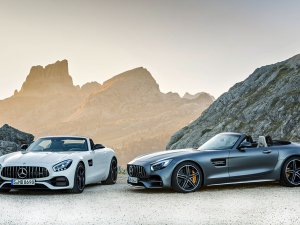 Mercedes-Benz AMG GT S Roadster aileye katıldı