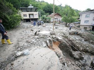 Bursa'da yağış nedeniyle kapanan yollarda çalışmalar sürüyor