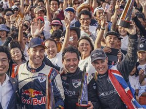 Red Bull Air Race'in Japonya etabını Matt Hall kazandı