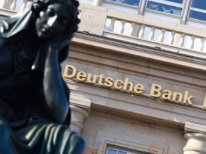 S&P, Deutsche Bank'ın notunu düşürdü