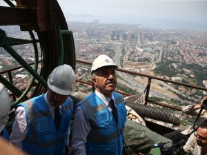 Ahmet Arslan, Çamlıca TV Radyo Kulesi inşaatını inceledi