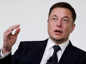 Elon Musk görevine devam ediyor
