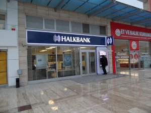 Halkbank, bin 200 çocuğun karne hayalini gerçekleştirdi