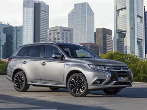 Mitsubishi Motors, "Outlander PHEV" Avrupa tanıtımını gerçekleştirdi