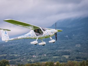 İlk elektrikli uçağın test uçuşu gerçekleştirildi