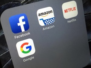 Facebook ve Netflix hisseleri değer kazandı