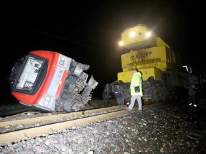 Erzincan'da yük treni raydan çıktı