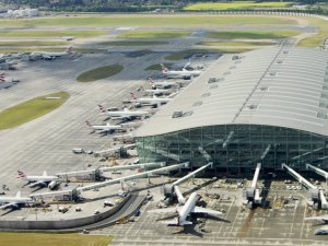 Heathrow projesine karşı çıkan bakan istifa etti