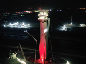 İstanbul Yeni Havalimanı kontrol kulesi Türk bayrağı renklerine büründü