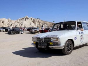 Çin yolculuğundaki klasik arabalar Kapadokya'ya geldi