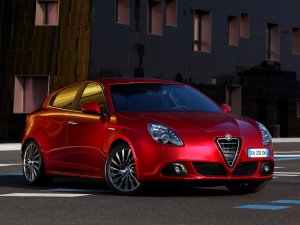 Alfa Romeo'dan 50 bin liralık kredi fırsatı