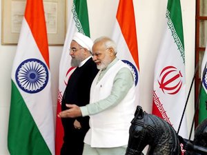 İran, Hindistan'ı petrol ithalatı konusunda uyardı