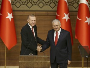 Binali Yıldırım'a Şeref Madalyası verildi