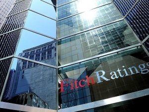 Fitch Türkiye'nin kredi notunu düşürdü