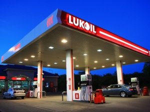 Lukoil'in net kârı yılın ilk yarısında azaldı