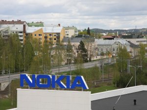 Nokia ikinci çeyrekte beklenenden fazla zarar etti