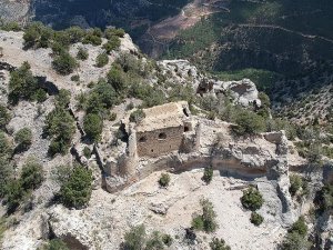 Torosların sakladığı Mennan Kalesi ziyaretçilerini bekliyor