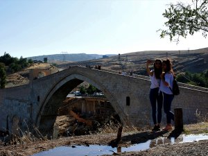 Malabadi Köprüsü yıllara meydan okuyor