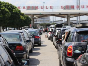 Kapıkule'de gurbetçilerin dönüş yoğunluğu devam ediyor