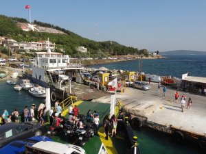 Çanakkale iskelelerinde bayram yoğunluğu başladı