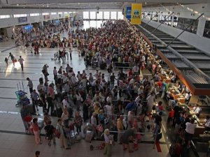 Antalya Havalimanı'nda yolcu rekoru kırılıyor