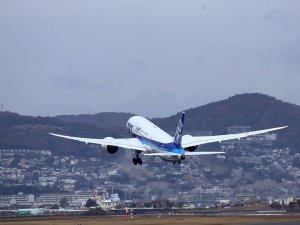 Japonya'da 200'den fazla uçuş iptal edildi